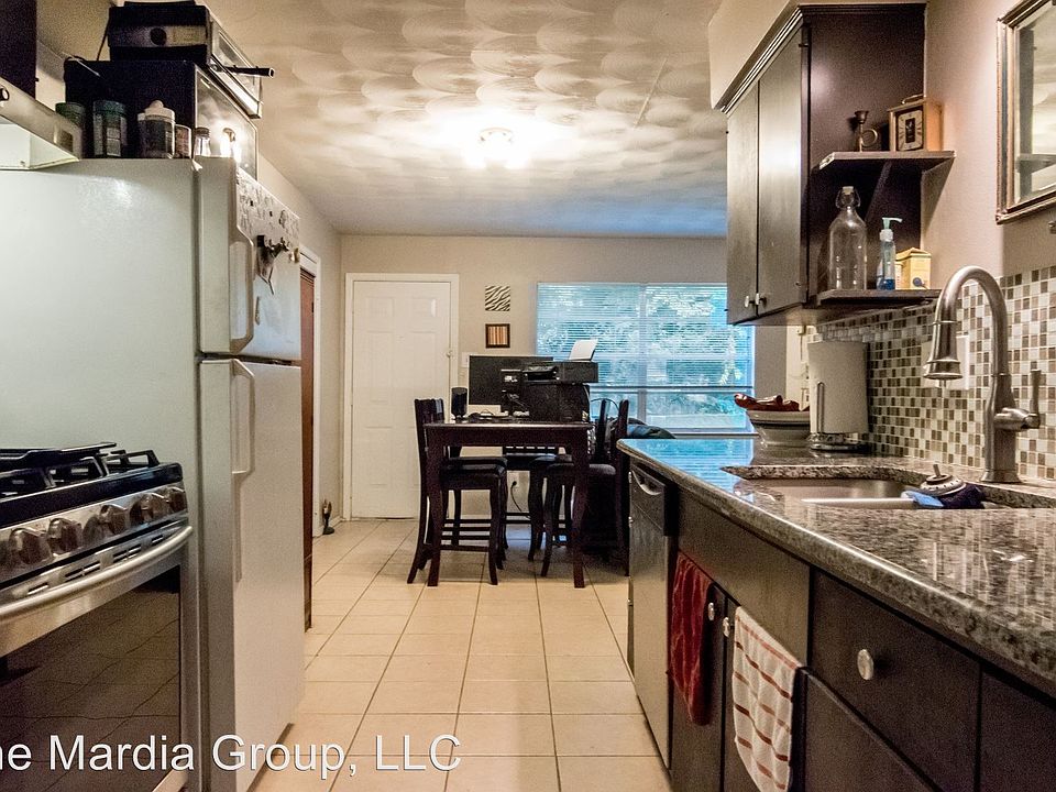 1st image of 202 Island Dr
