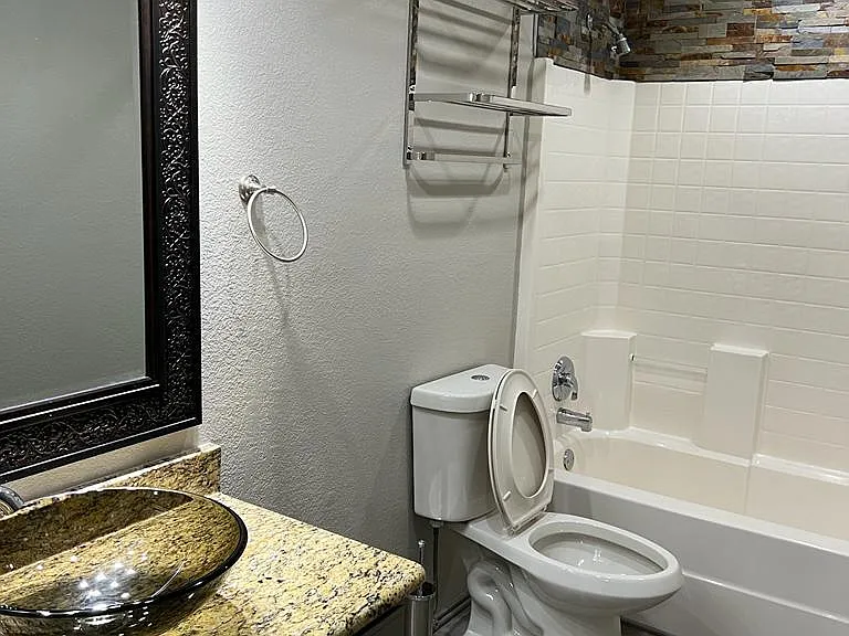 2500 Sierra Dr — Photo 10