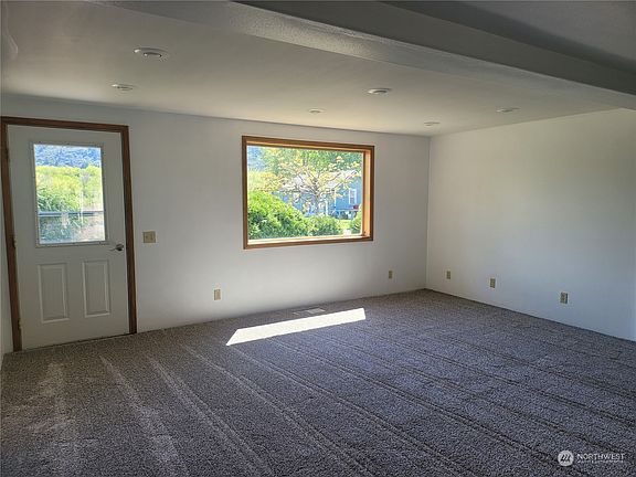 3rd image of 1514 Birch Street