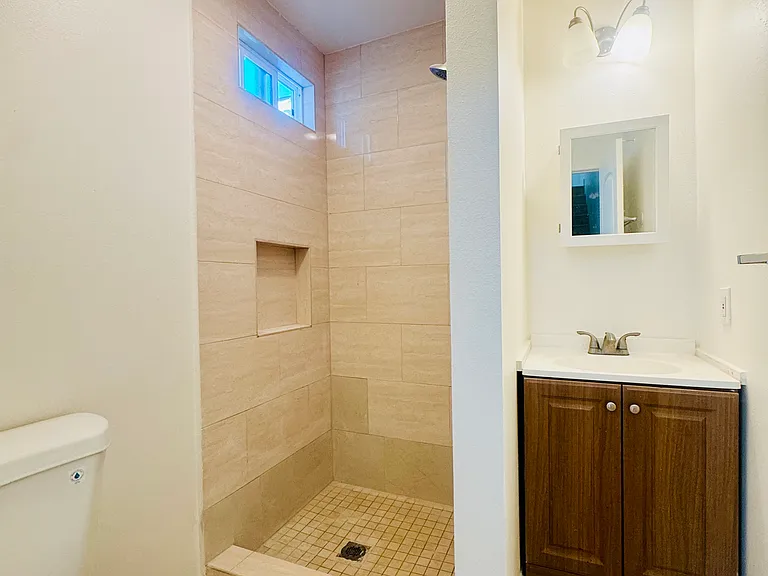 215 Venice Ave #3 — Photo 6