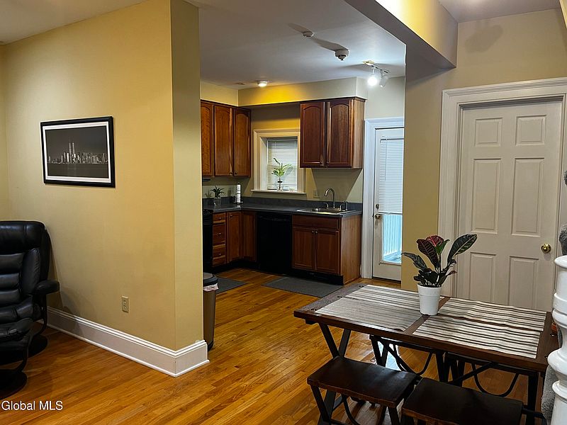 5th image of 176 Jay Street