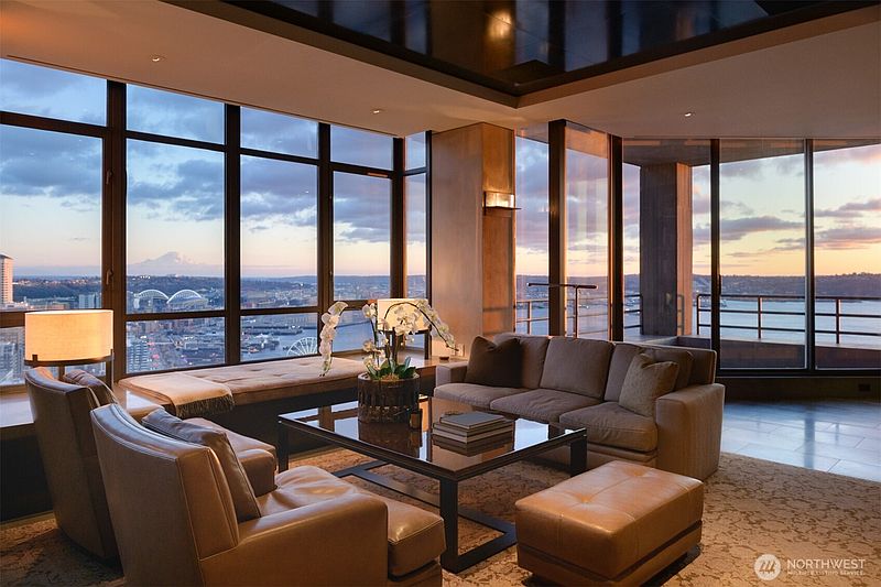 4th image of 2125 1st Avenue #3202