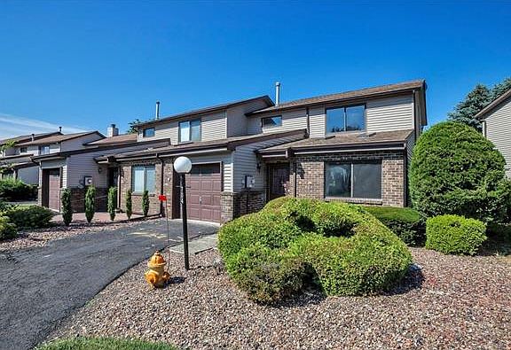 3rd image of 704 Hewitt Ln