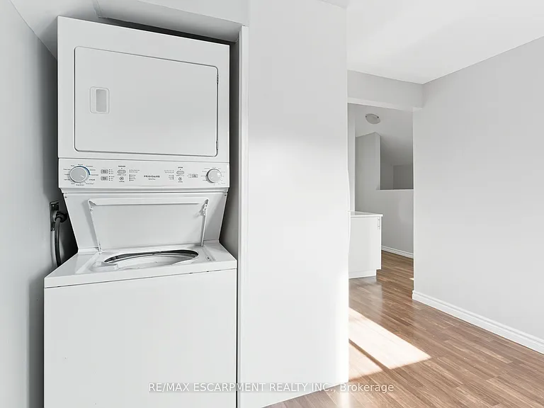 2 Windsor St #2 — Photo 12