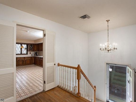 3rd image of 45 Blue Ridge Ave