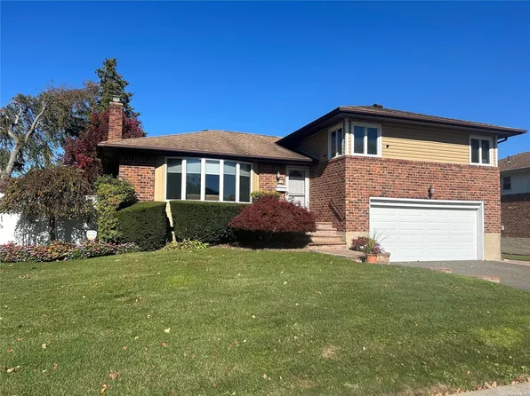 90 Nassau Avenue, Plainview, NY 11803