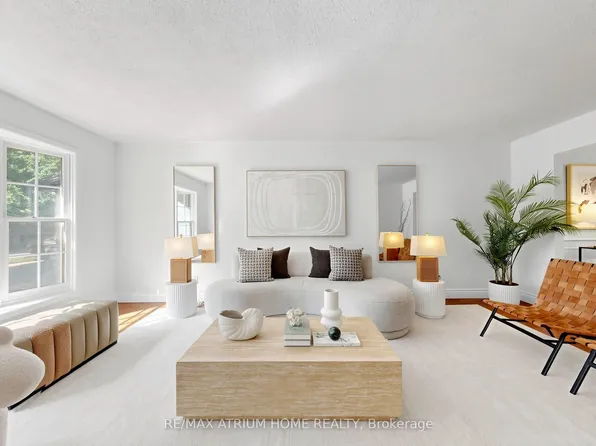 61 Hobart Dr, Toronto, ON M2J 3J8