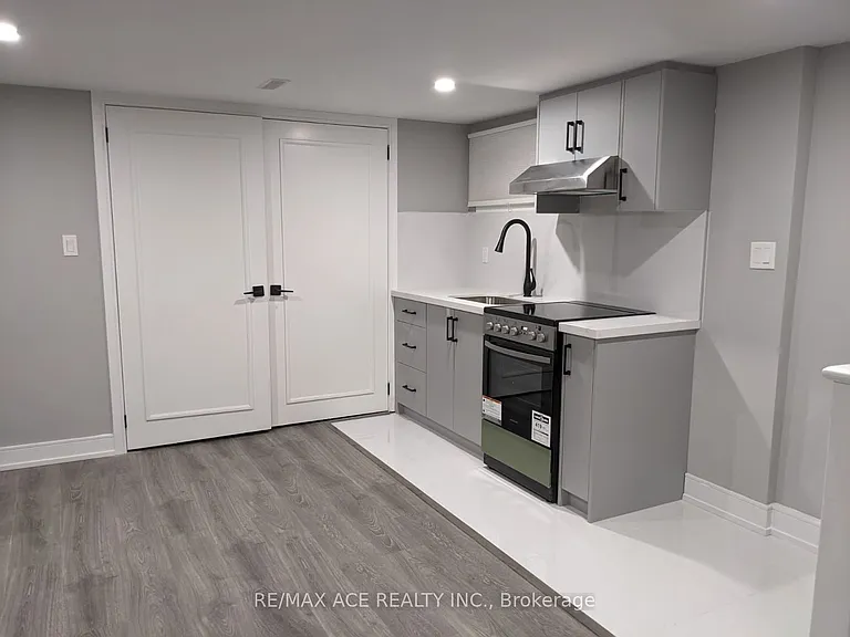 18 Mackinac Cres #BASEMENT — Photo 5