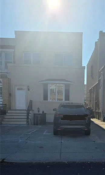 3-bedroom house for sale in Bensonhurst