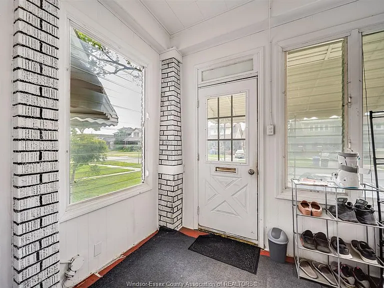 494 Rankin Ave — Photo 2
