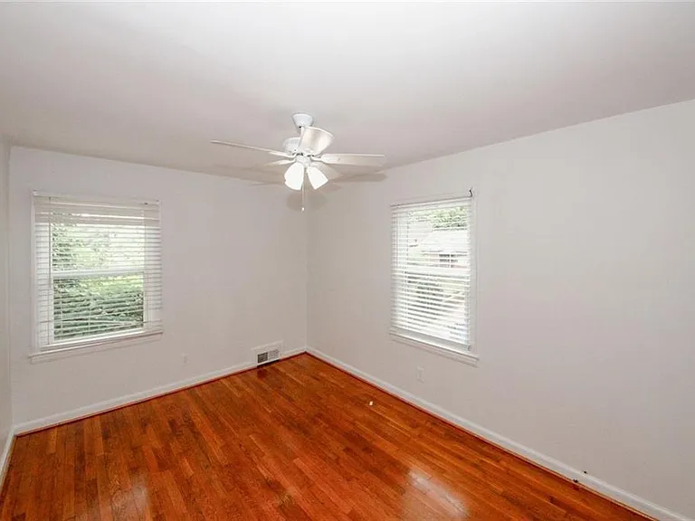 895 Durant Pl NE — Photo 16