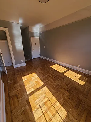 Rented by Cheskel Meisels, LREB | media 21