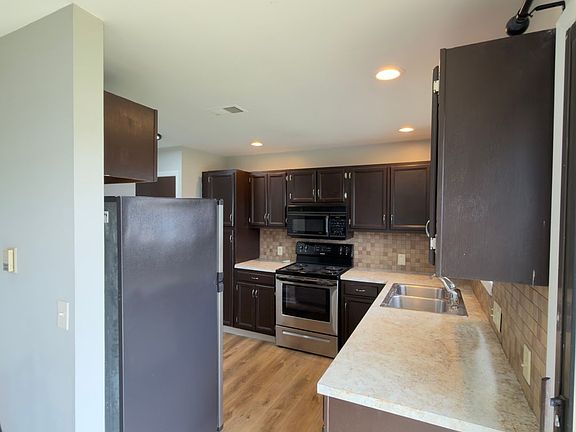 3rd image of 2612 Ardmore St SE