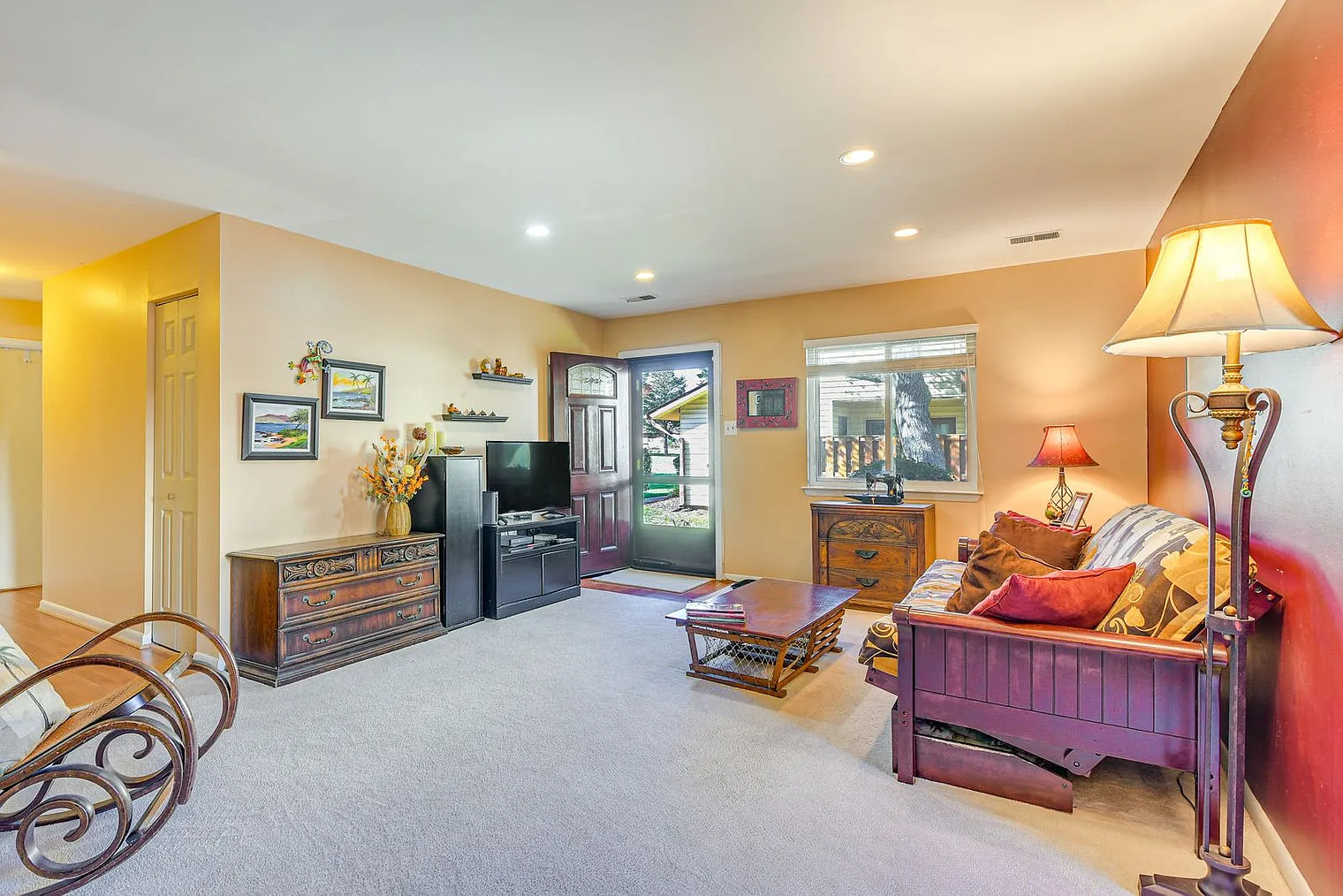 1 bed, 1.0 bath, 893 sqft, $3,612 — Photo 2