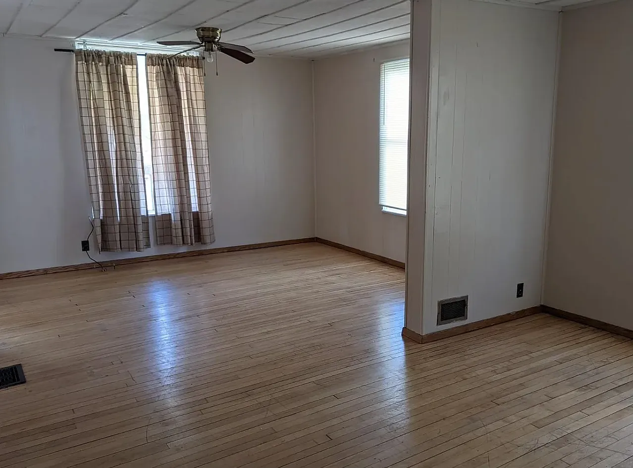 5 bed, 1824 sqft, $2,200 — Photo 3