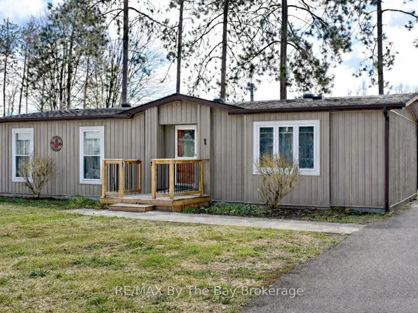 1 Golf Ave, Wasaga Beach, ON L9Z 1K2