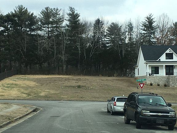 4th image of 427 Meadow Winds Cir NE