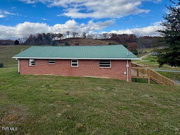3rd image of 526 Blue Hollow Rd