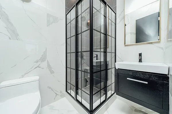 Rented by Hagstrom Management Inc | media 27