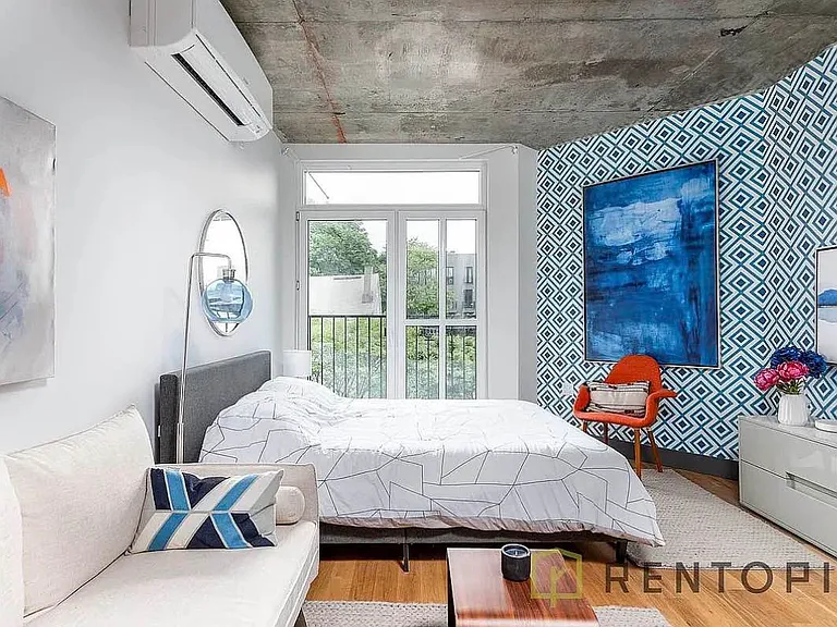 338 Evergreen Ave #422 — Photo 1