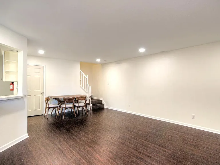 4402 Aberdeen Ln — Photo 3