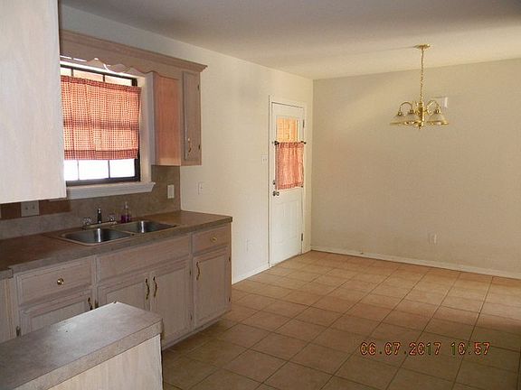 5th image of 1001 El Campo Dr