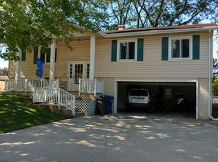 2720 Volquardsen Ave, Davenport, IA 52804