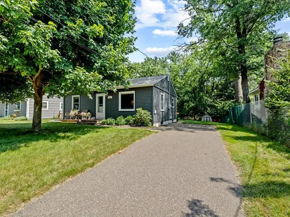 280 Warner Ave N, Mahtomedi, MN 55115