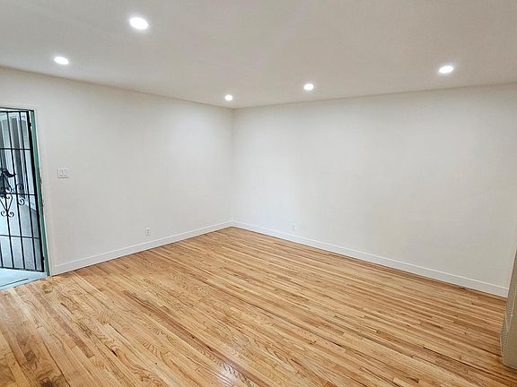 4th image of 907 N Harper Ave APT 1