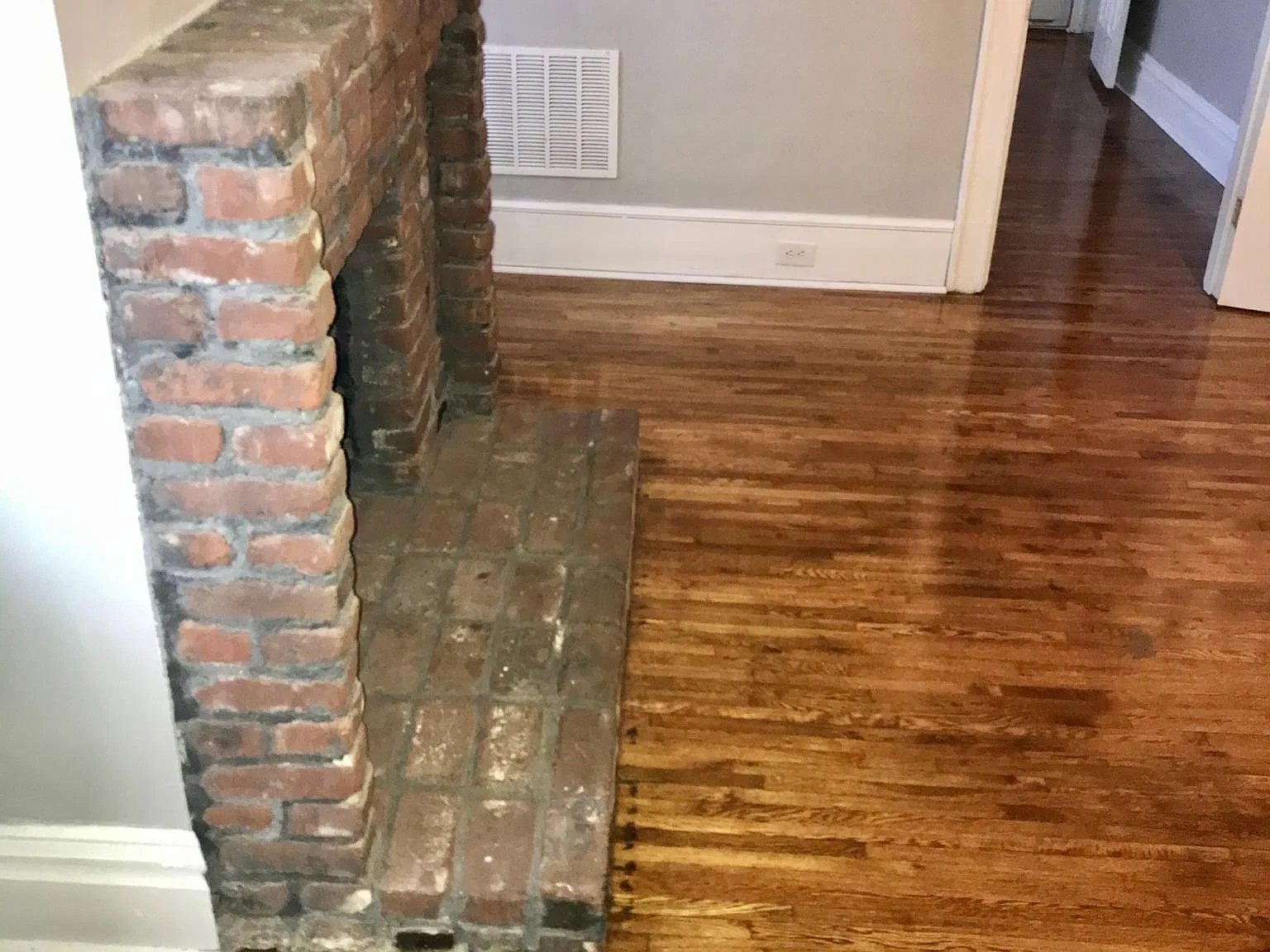 114 W Swissvale Ave — Photo 4