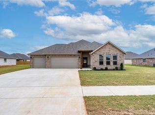 120 N Bloodhound Ave, Farmington, AR 72730