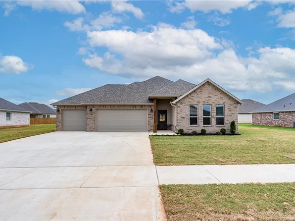 120 N Bloodhound Ave, Farmington, AR 72730