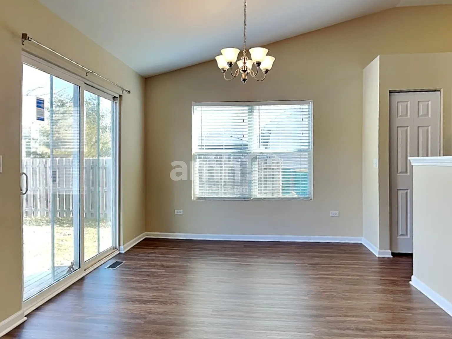 3 bed, 2.5 bath, 1727 sqft, $2,860 — Photo 4