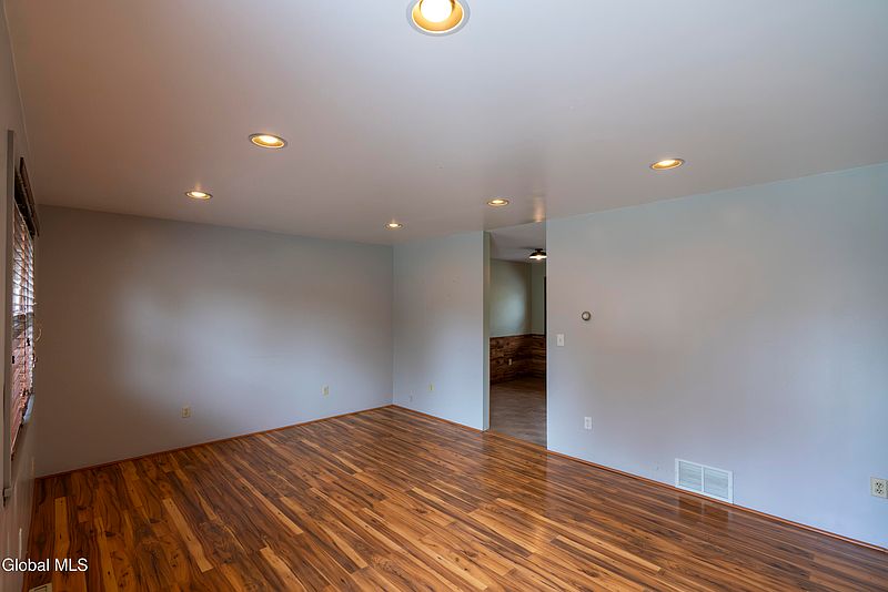 4th image of 4755 New York 50