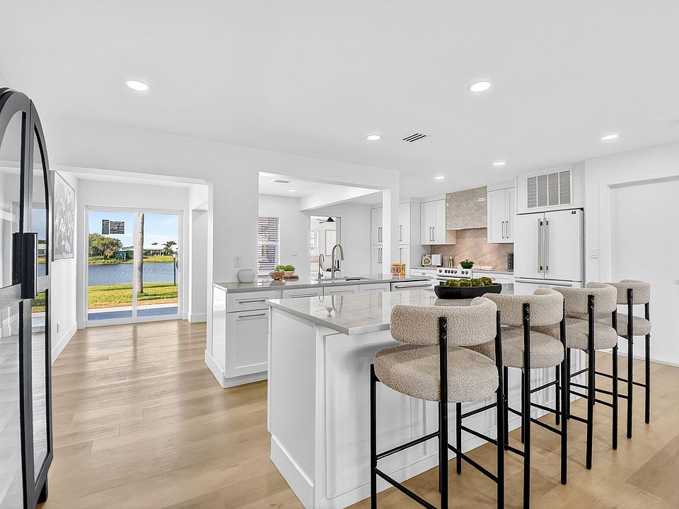 1st image of 2001 SW Roma Way SW