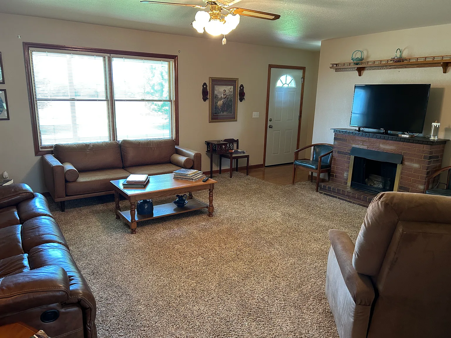 3 bed, 1728 sqft, $2,900 — Photo 3