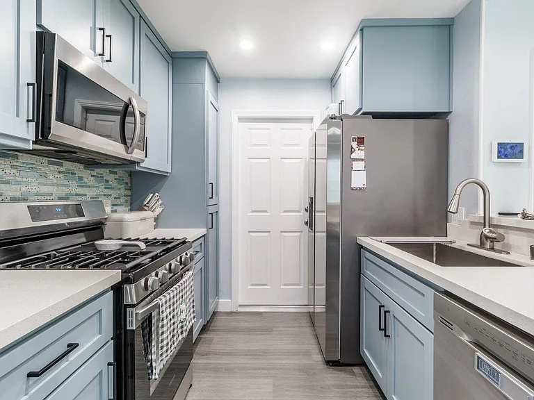 7046 De Celis Pl #6 — Photo 5