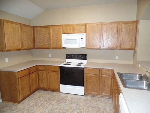 5th image of 1109 Candice Dr