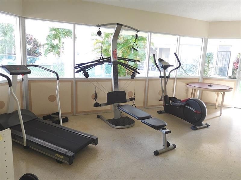 2nd image of 319 NE 14th Ave APT 304