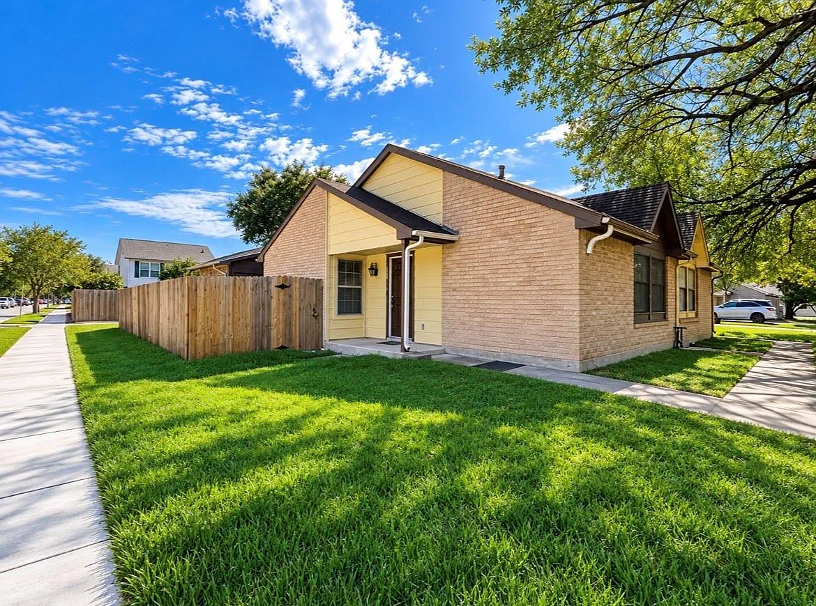 3 bed, 2.0 bath, 1208 sqft, $1,400 — Photo 1