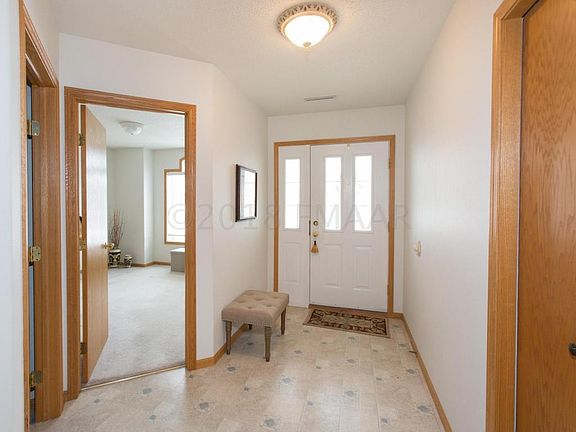 3rd image of 860 Lakeridge Pl