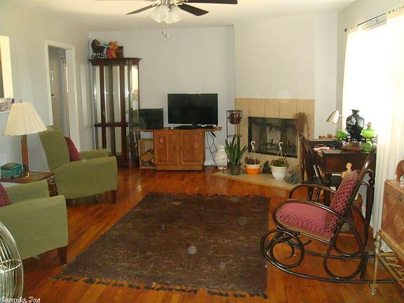 3rd image of 225 W Mountain View Dr