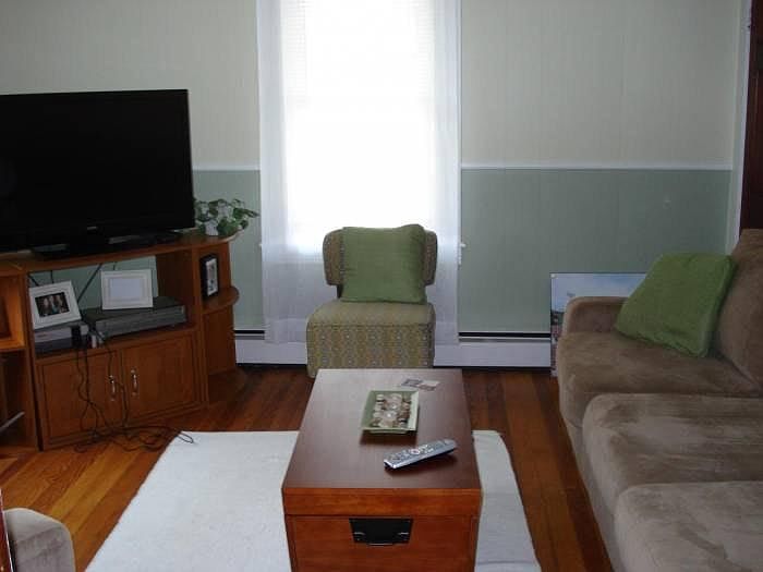 Livingroom or 2nd Bedroom