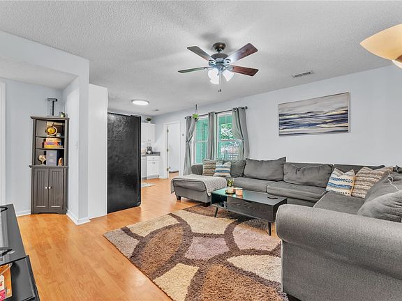 3rd image of 100 Rudolph Ct