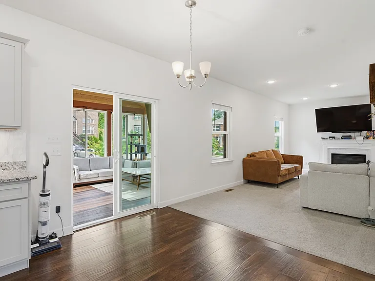 1101 Knobcrest Ct — Photo 10