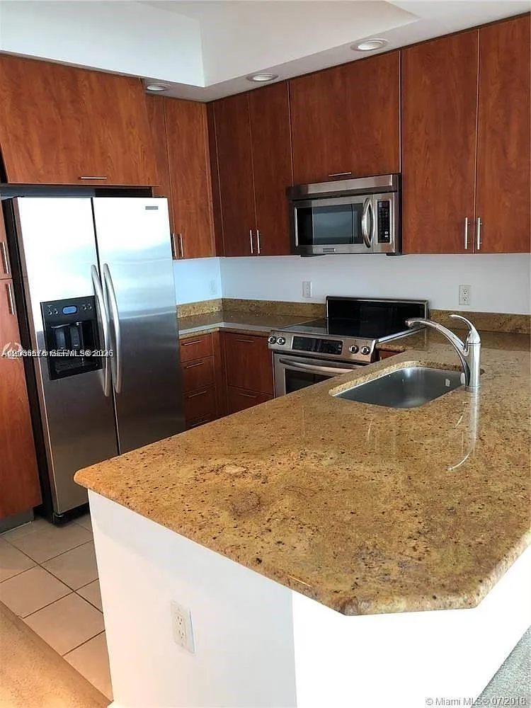 Strada 315 Condo — Photo 3