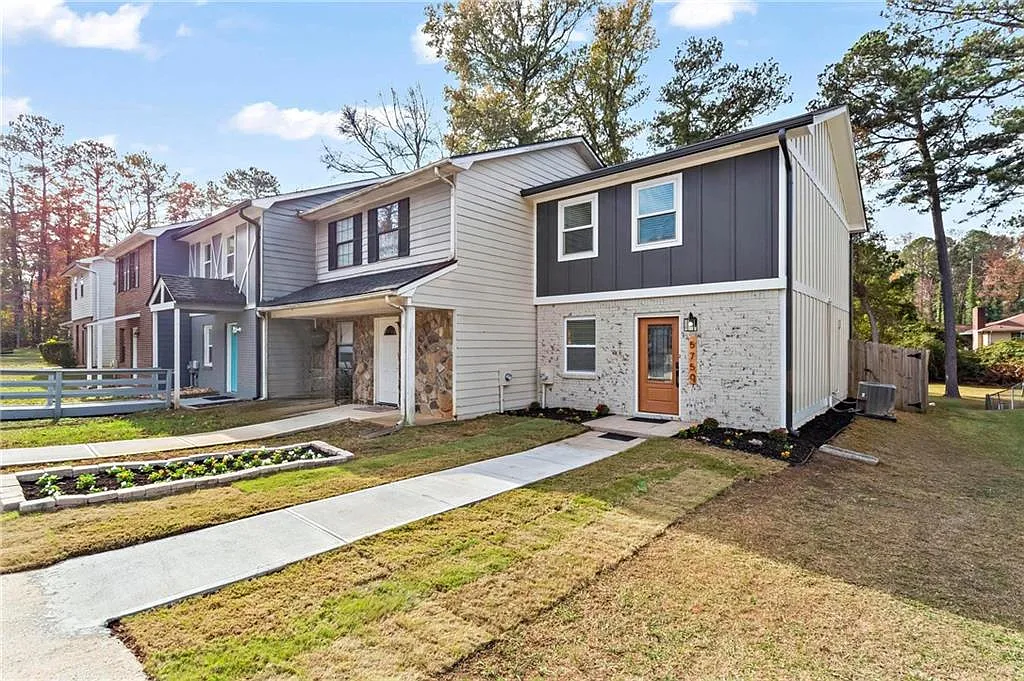 2 bed, 1.5 bath, 1165 sqft, $3,200 — Photo 3