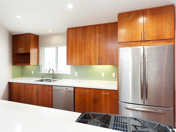 5th image of 733 Chestnut St APT 6