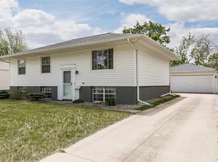 1621 Northbrook Dr NE, Cedar Rapids, IA 52402