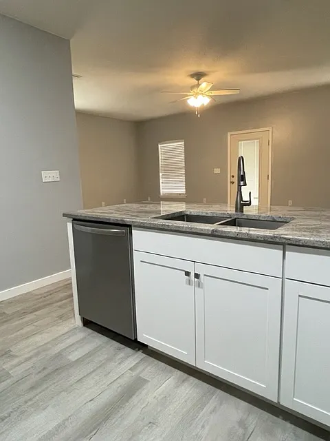3 bed, $1,925 — Photo 4
